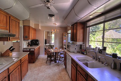 08-kitchen_1.jpg